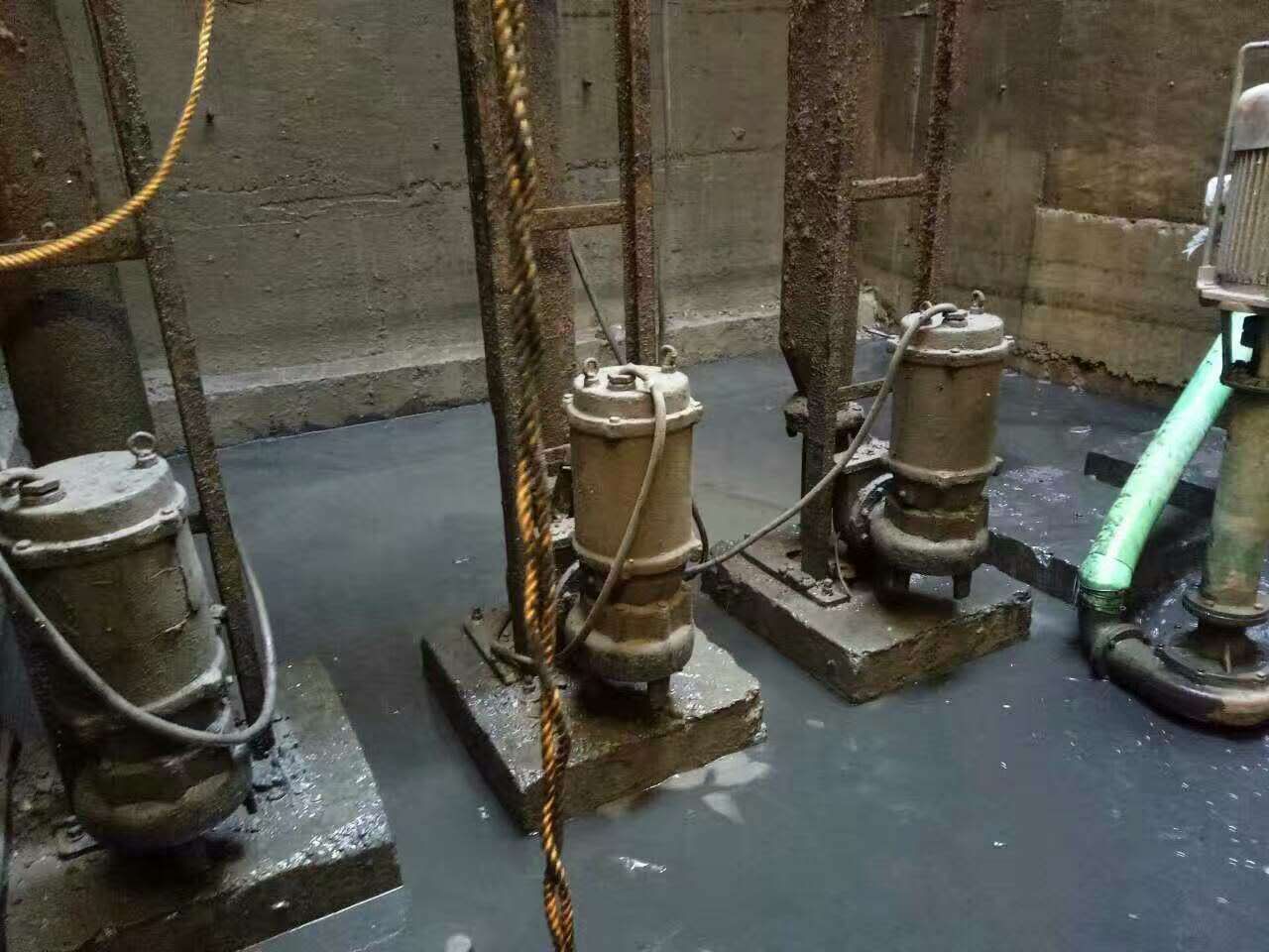 青白江污水池清理